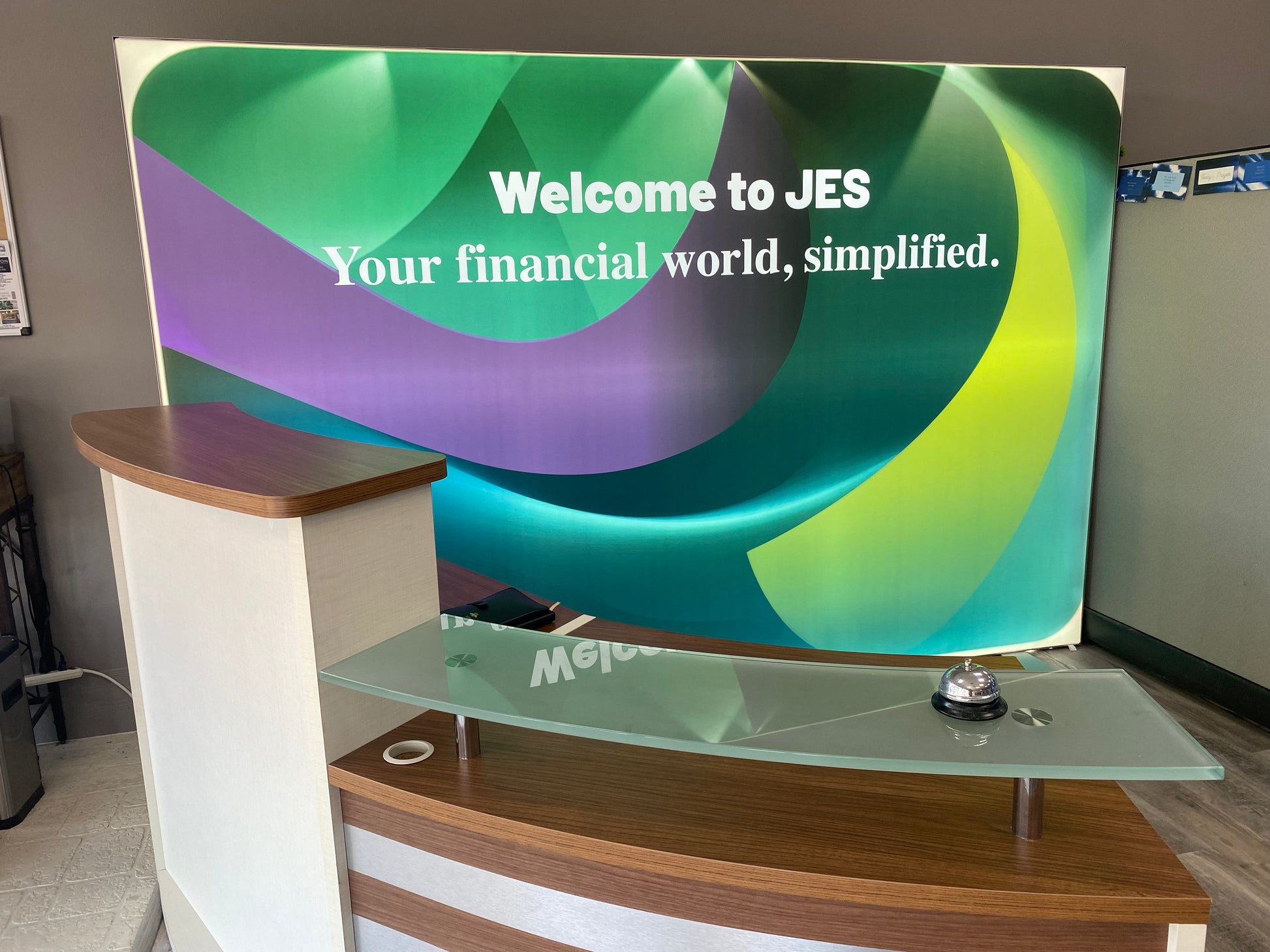 GlowStand Pro  Display Wall